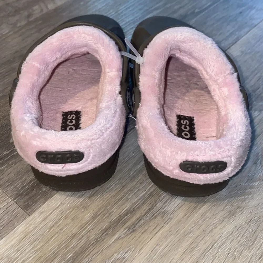 Brown crocs with pink fur lining Girls size 8/9 C
